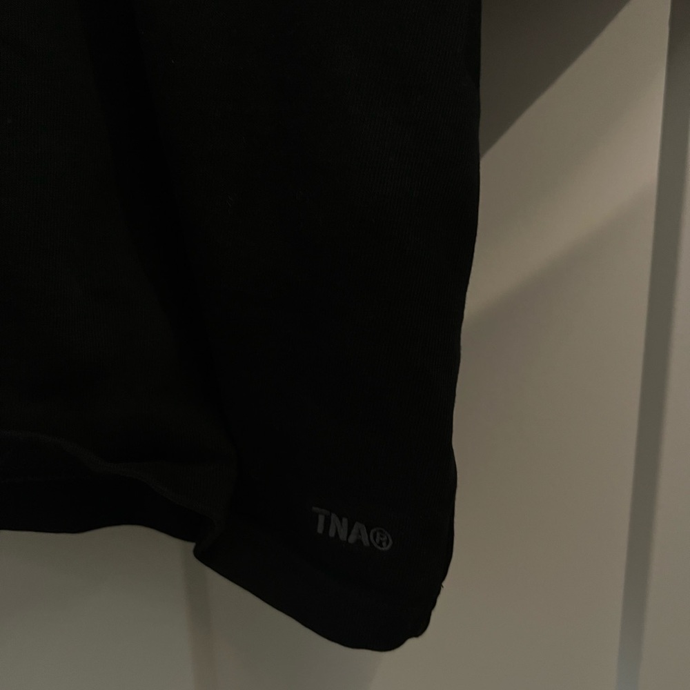 Aritzia TNA Black T-Shirt - Picture 2 of 3